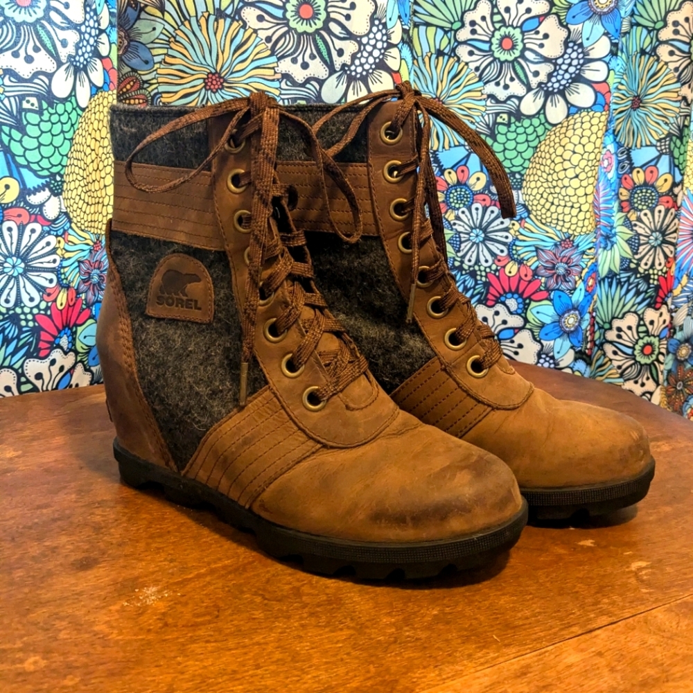 Sorel wedge boots booties size 9